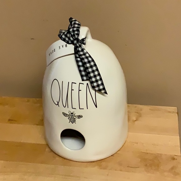 Rae Dunn Other - Rae Dunn Queen Bee Birdhouse NWT
